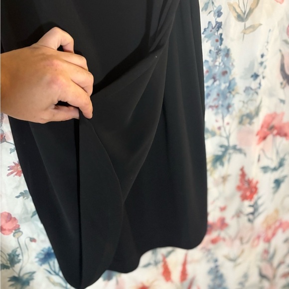 Vintage Elegant Black Dress with Detailed Straps - Picture 4 of 9